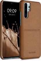 kwmobile Back cover voor Huawei P30 Pro - Telefoonhoesje in lichtbruin - Hoesje met pasjeshouder - Hoes van imitatieleer en kunststof