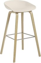 About a Stool AAS 32 - crèmewit - Eiken mat gelakt - voetbank roestvrij staal - Zithoogte 75 cm