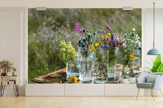 Papier peint photo peint photo vinyle - Fleurs dans des vases sur une table largeur 420 cm x hauteur 280 cm - Tirage photo sur papier peint (disponible en 7 tailles)