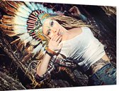 Liggende vrouw met kleurrijke tooi - Foto op Dibond - 60 x 40 cm