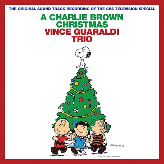 Snoopy bovenop een kerstboom, met Charlie Brown, Lucy en Linus. Titel: A Charlie Brown Christmas Vince Guaraldi Trio.