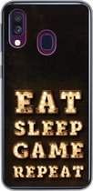 Geschikt voor Samsung Galaxy A40 hoesje - Gaming - Games - Quotes - Spreuken - Eat sleep game repeat - Siliconen Telefoonhoesje