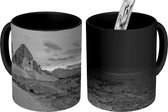 Magische Mok - Foto op Warmte Mok - Panoramafoto Dolomieten Zuid-Tirol - zwart wit - 350 ML