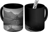 Magische Mok - Foto op Warmte Mok - Uitzicht op de Eiger In Zwitserland - zwart wit - 350 ML