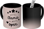 Magische Mok - Foto op Warmte Mokken - Koffiemok - Quotes - Hotel mama always open - Spreuken - Mama - Magic Mok - Beker - 350 ML - Theemok - Mok met tekst