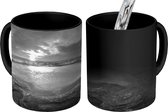 Magische Mok - Foto op Warmte Mok - Warmwaterbron bij de Geysir geiser in IJsland - zwart wit - 350 ML