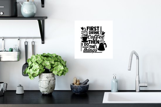 Muurstickers - Sticker Folie - Spreuken - First I drink the coffee then I do the things - Quotes - 30x30 cm - Plakfolie - Muurstickers Kinderkamer - Zelfklevend Behang - Zelfklevend behangpapier - Stickerfolie