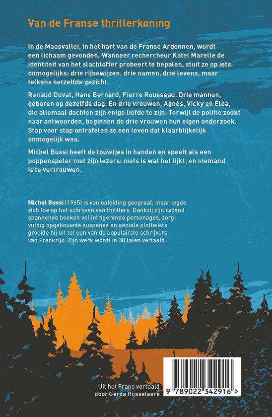 Boekcover van 'Van de Franse thrillerkoning'. Een boslandschap met silhouetten van bomen en een oranje gloed op de achtergrond.
