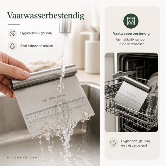 Een zilverkleurige deegschraper wordt schoongespoeld onder de kraan en staat in een vaatwasser. De tekst 'Vaatwasserbestendig' staat erboven.