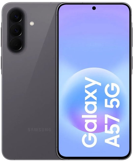 Grijze Samsung Galaxy A57 5G smartphone met driedubbele camera aan de achterzijde en het scherm toont 'Galaxy A57 5G'.