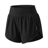 Zwarte sport short met hoge taille en gesmokte band.