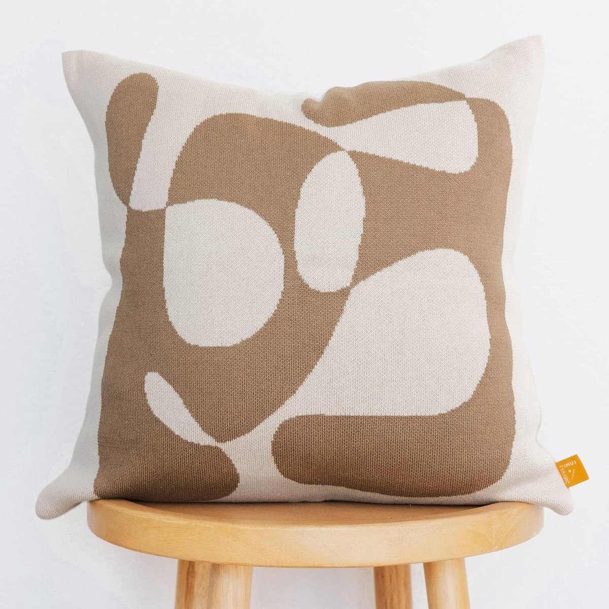 Gebreide Kussenhoes - Decoratieve Hoes - Woonkamer Aankleden - Abstract Lijnontwerp - 45x45 cm - Lichtbeige
