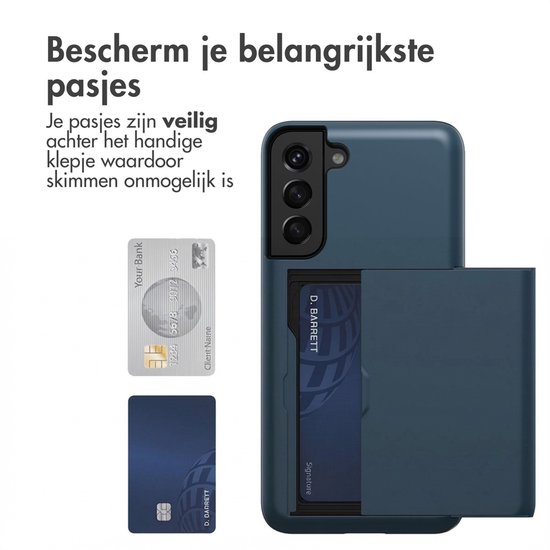 Donkerblauwe telefoonhoes met uitklapbare pasjeshouder, met twee creditcards ernaast. Beschermt je belangrijkste pasjes.
