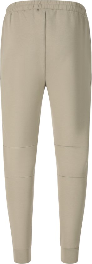 Beige trainingsbroek met paneeldetails op de knieën.