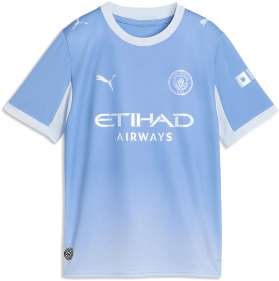 Lichtblauw sportshirt met witte kraag en manchetten. Logo's van Puma, Etihad Airways en de club.