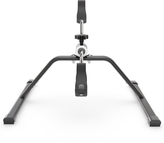 Vooraanzicht van de VirtuFit MB100 stoelfiets, met de gestabiliseerde basis.