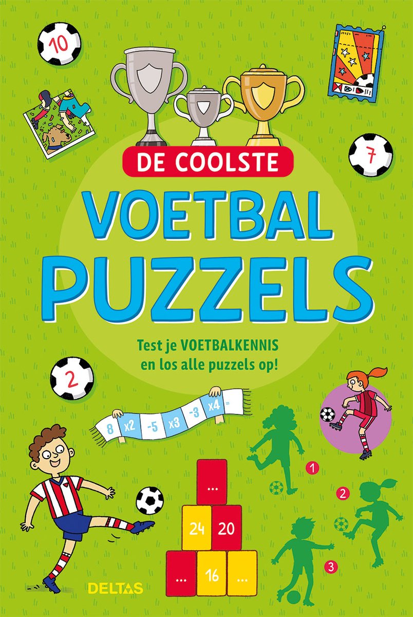 Boek met de titel "De coolste voetbalpuzzels" met illustraties van voetballers, trofeeën en voetbalgerelateerde puzzels.