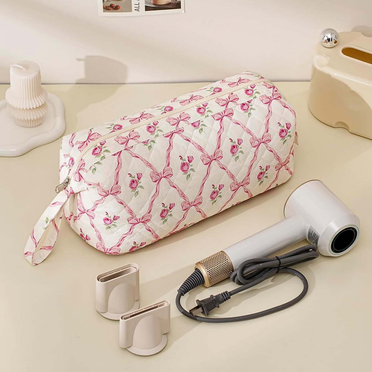 Grote gewatteerde reistas voor haarstylingtools met strikpatroon - Waterdichte opbergtas voor haarstylingaccessoires zoals de Shark FlexStyle, Dyson Airwrap föhn, krultang en Revlon haarstylingtools - Roze thumbnail 3