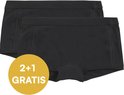 Twee zwarte shorts met elastische tailleband met Ten Cate logo. '2+1 GRATIS' cirkel.