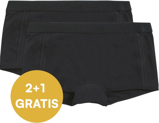Twee zwarte shorts met elastische tailleband met Ten Cate logo. '2+1 GRATIS' cirkel.