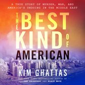Boekomslag voor 'The Best Kind of American' met de tekst 'A TRUE STORY OF MURDER, WAR, AND AMERICA'S UNDOING IN THE MIDDLE EAST', 'THE BEST KIND OF AMERICAN' en de naam van de auteur 'KIM GHATTAS'. De achtergrond toont een stadspanorama met een oranje-gele zonsondergang.