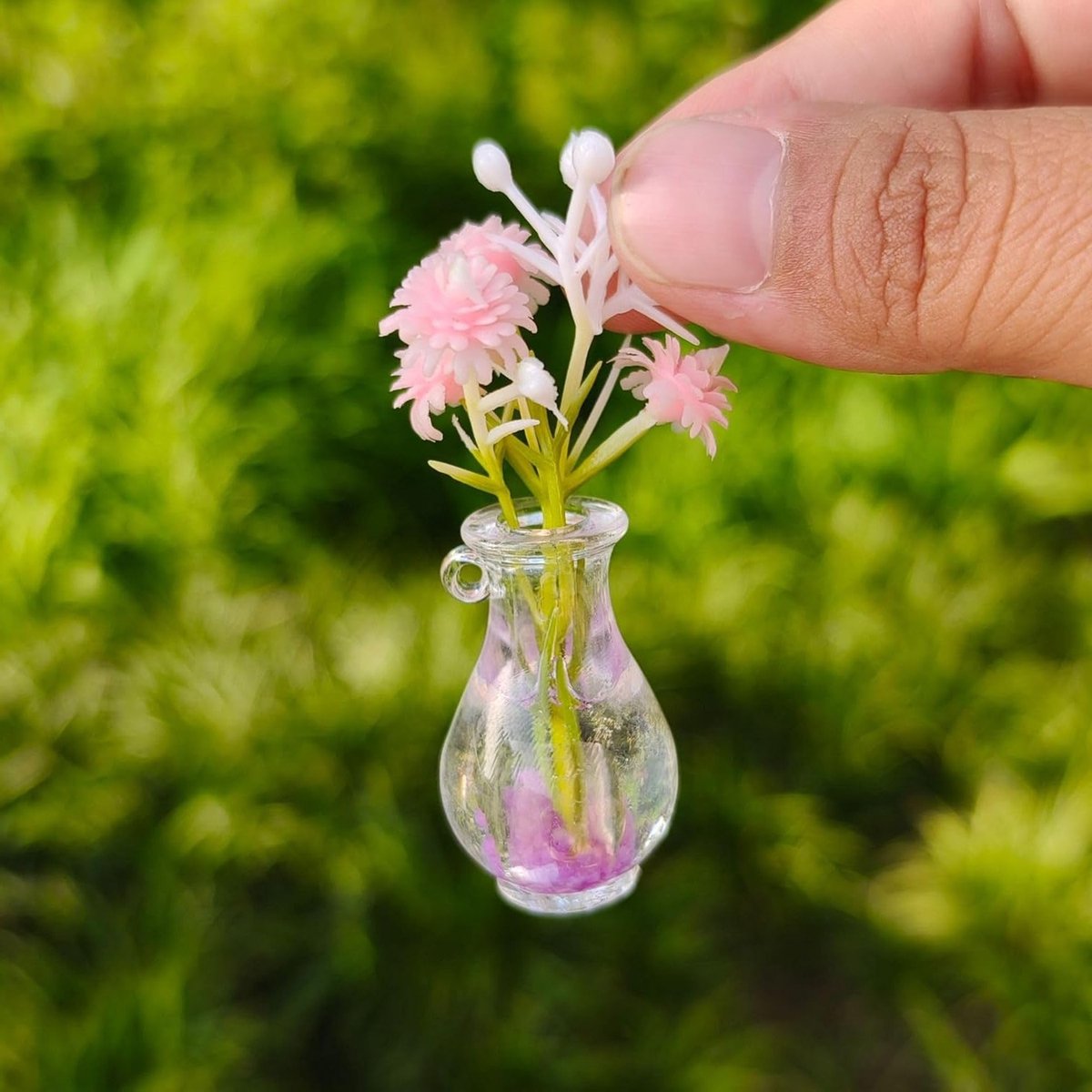 Set van 10 mini glazen vazen met kunstbloemen en kiezelstenen voor tafeldecoratie, knutselen en interieurstyling