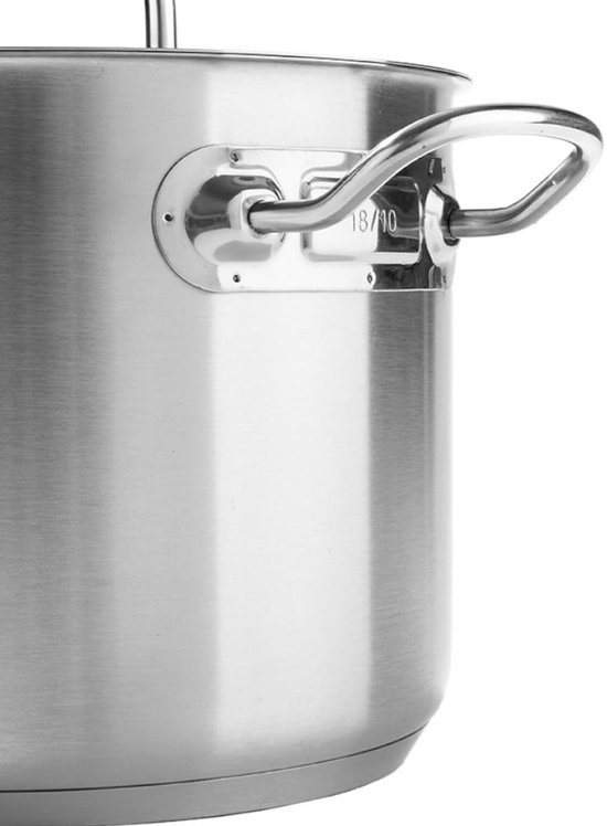 Rvs kookpan met deksel, detail van de handgreep met '18/10' markering.