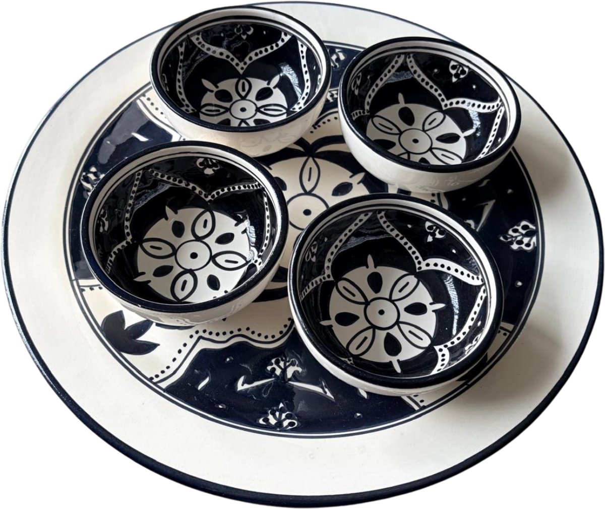 Tapas Party set 5 delig Black Fond aardewerk hapjes bord en schaaltjes zwart wit | TP.PY.BF | Dishes & Deco