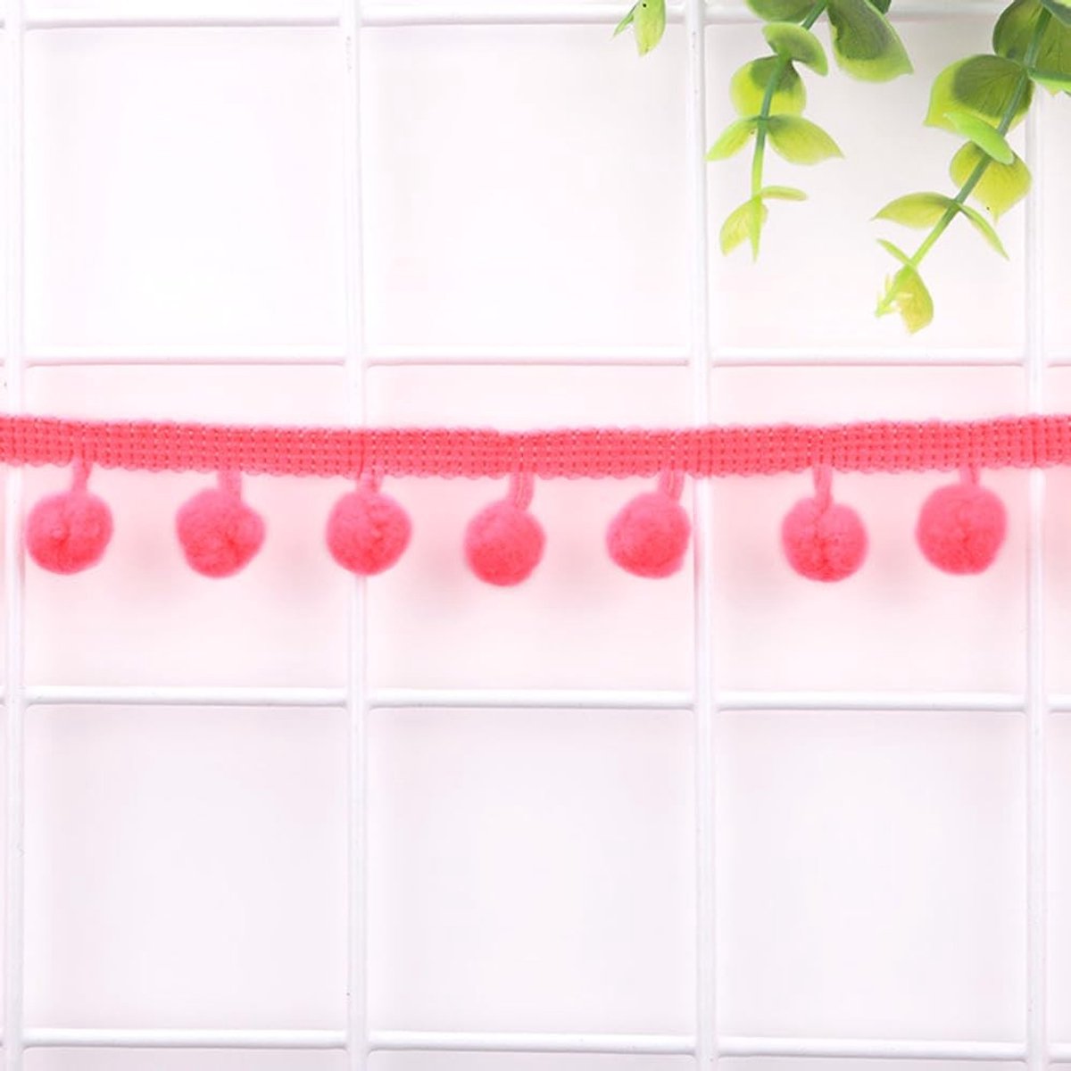 Dailygoods- Pomponsboord 12 mm - Decoratielint met Pompons - Sierband - Naai-accessoires - Knutselen - Kleur: Zwart/Wit/Geel/Rood/Blauw