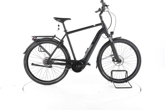 Zwarte Pegasus Solero EVO 8R e-bike met rek, schijfremmen en Bosch accu.
