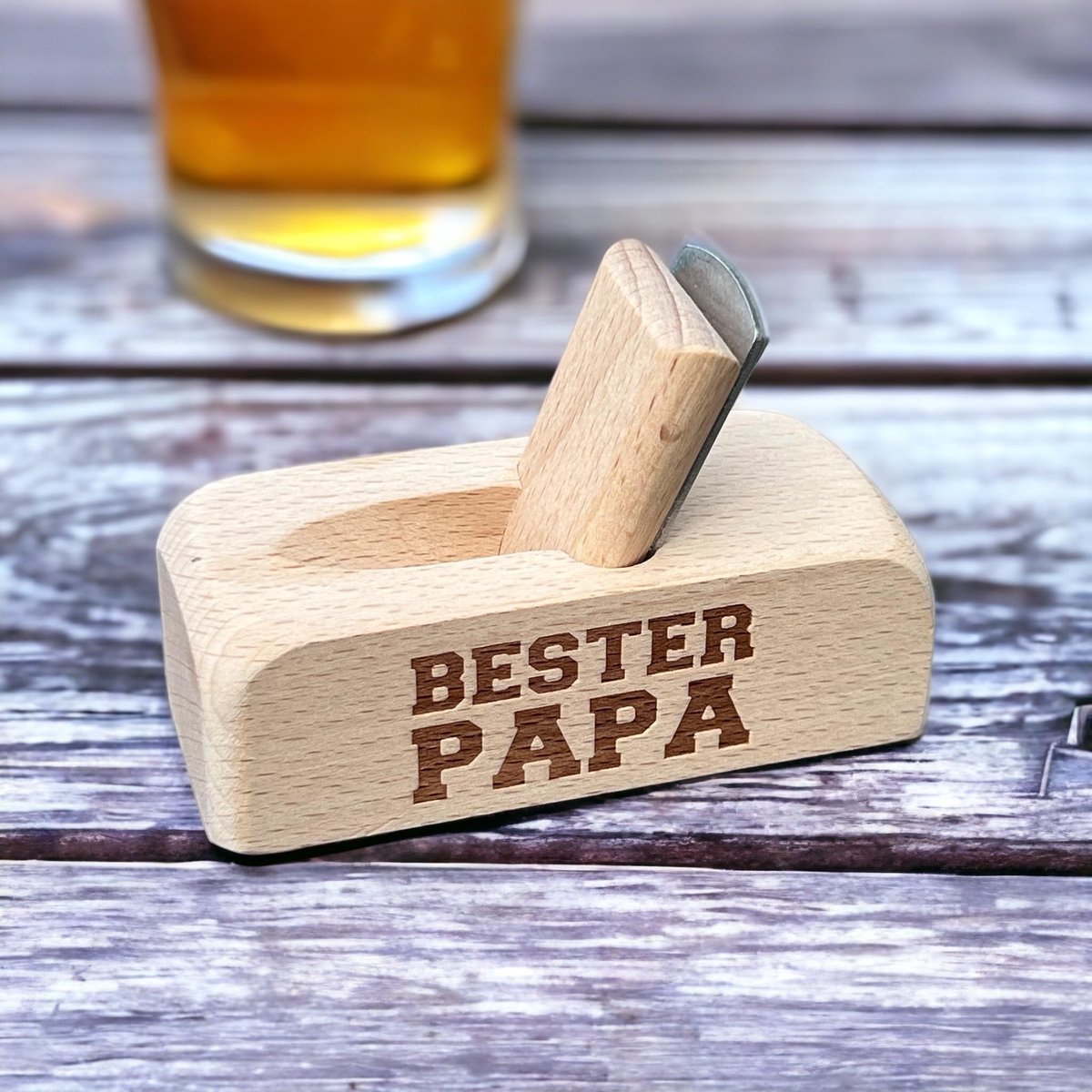 Dailygoods- Flesopener Houten Bierschaaf - Bierflesopener - Cadeau voor Bierliefhebbers - 9x4x6 cm - Unieke Blikvanger - Verschillende Spreuken - Bieropener