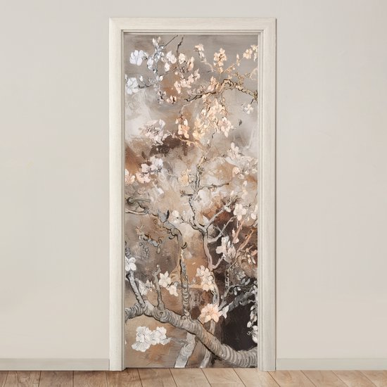 Deurposter met abstracte amandelbloesem in beige tinten op een bruine achtergrond en houten vloer.