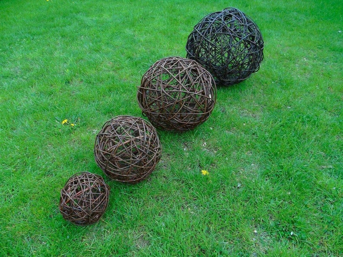 Rieten Bal - Wilgenbal Decoratie - Tuin Decoratie - Handgevlochten Traditie - 25cm - Natuurlijk