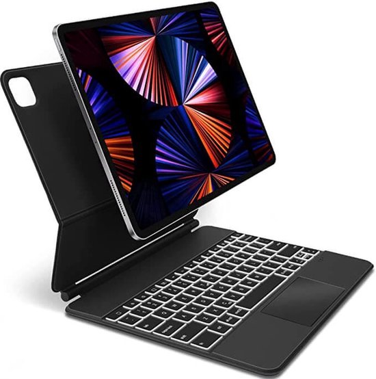 Een zwarte iPad Air hoes met magnetisch toetsenbord en touchpad, iPad erop geplaatst.