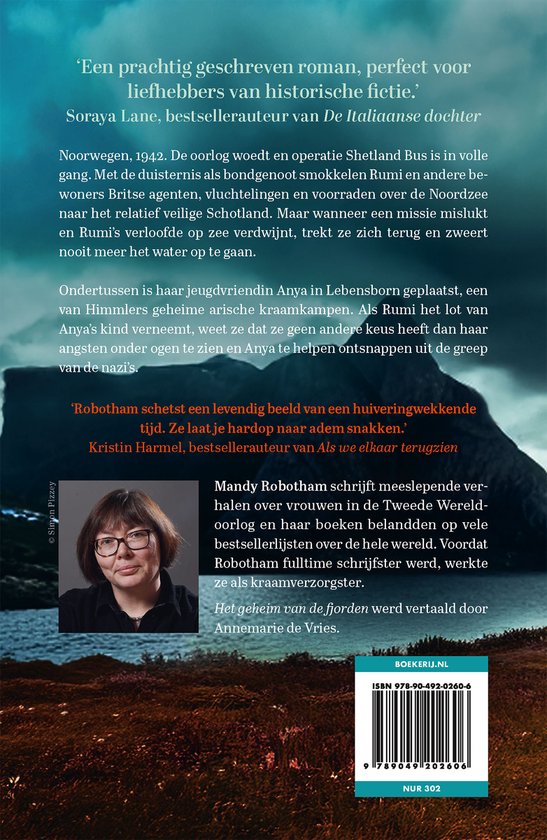 De achterkant van het boek "Het geheim van de fjorden" met tekst en een foto van de auteur.