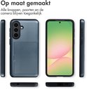 Donkerblauw telefoonhoesje in vier weergaven: zijkant, achterkant, voorkant en onderkant.