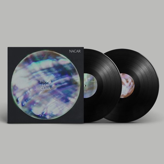 Albumhoes met 'Nacar' en 'Parra for Cuva' erop. Twee zwarte vinylplaten ernaast.