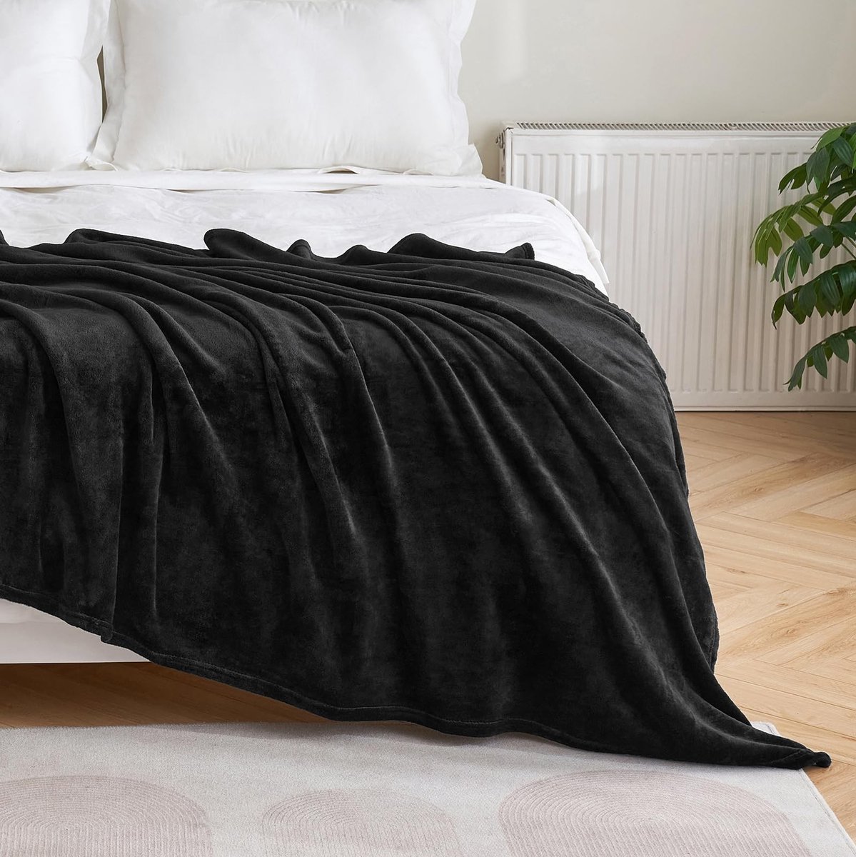 aladdien - Flanellen fleece deken - Zacht en warm - Zwart - Comfortabele pluche deken - Geschikt voor bed en bank - 130 x 150 cm