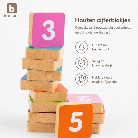 Stapel houten blokjes met felgekleurde zijkanten en witte cijfers 3 en 5. Tekst: 'Houten cijferblokjes'.