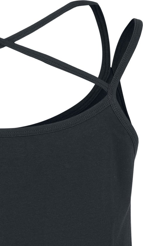 Detailopname van de gekruiste spaghettibandjes op de rug van een zwarte tanktop.