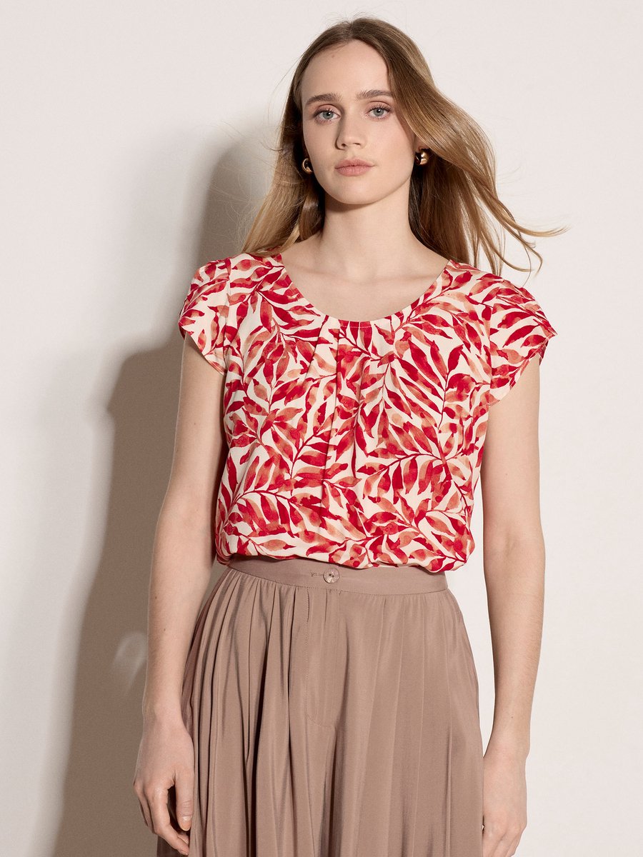 Top met tulpmouwen en bladprint