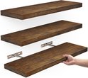 Drie zwevende donkerbruine houten planken worden gemonteerd met metalen beugels.