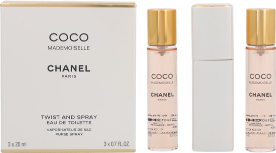 Chanel Coco Mademoiselle Eau de Toilette Twist and Spray set met drie flacons met gouden dopjes en een zilverkleurige verstuiver.