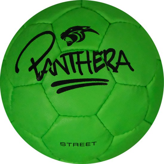Groene handbal met het 'Panthera Street' logo in het zwart.