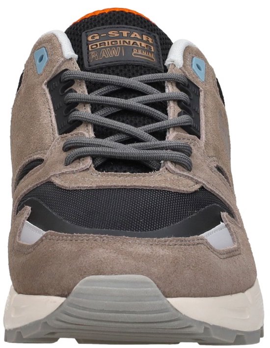 Vooraanzicht van de beige sneaker met G-Star Originals tekst op de tong en grijze veters.