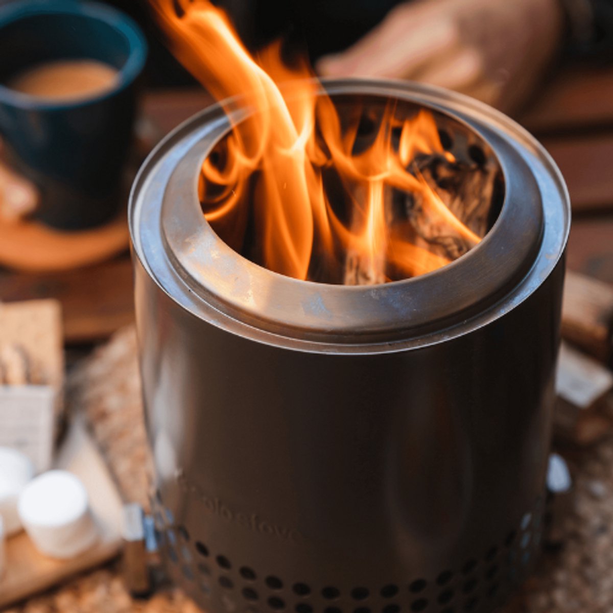 Solo Stove Mesa Vuurplaats voor op tafel met standaard | Rookarm minivuur voor in de stad en voorsteden, Werkt op pellets of hout, veilig, roestvrij staal, met reistas, 17,5 x 13 cm