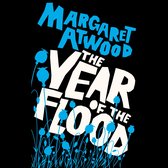 Boek 'The Year Of The Flood' van Margaret Atwood met blauwe letters en klaproosachtige afbeeldingen op een zwarte achtergrond.