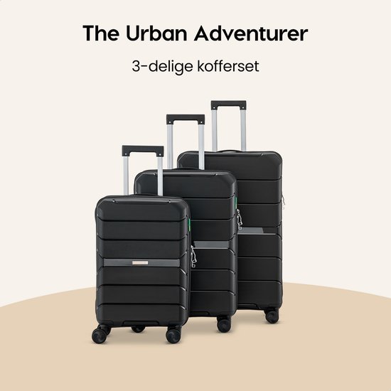 Een 3-delige zwarte koffer set met handvatten en wielen.