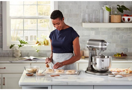 KitchenAid Artisan Standmixer met in Hoogte Verstelbare Kom - Krachtig, stil, 11 snelheden, roestvrijstalen accessoires en capaciteit van 6,6L - Tingrijs van KitchenAid — afbeelding 3