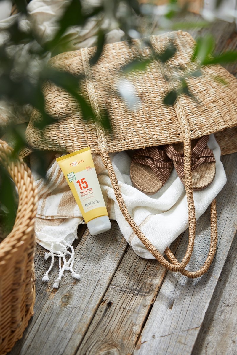 Derma Eco Sun SPF15 Zonnelotion - Waterbestendige Bescherming - Hypoallergeen - Biologisch Gecertificeerd